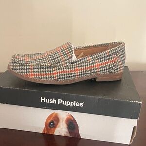 Hush Puppies wren loafer size 9.5 wide BNIB in the Heritage Plaid